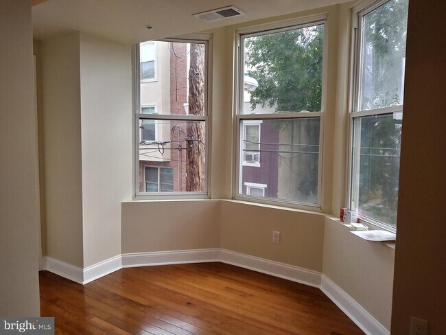 Building Photo - 1215 S 17th St