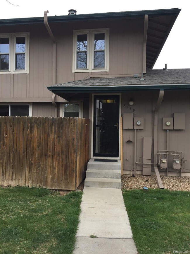 Foto del edificio - 8739 E Roundtree Ave