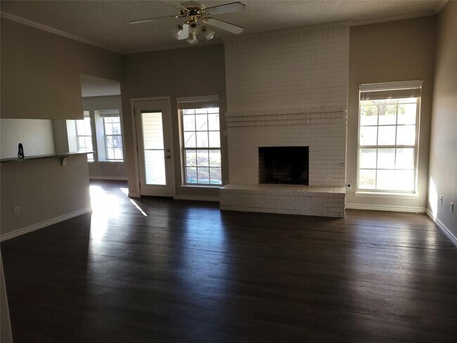 Building Photo - 1518 Newcastle Dr