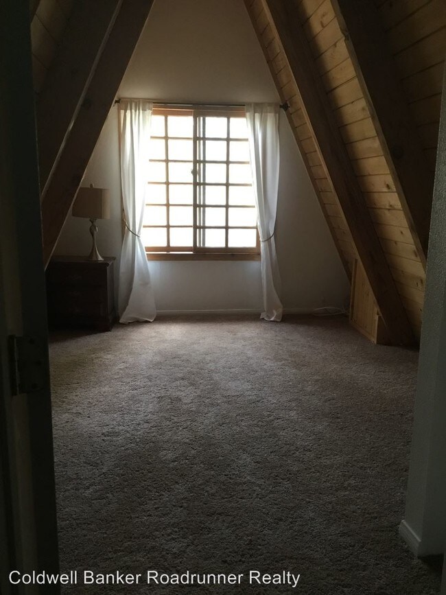Building Photo - 2 br, 1 bath House - 633 Sugarloaf Blvd