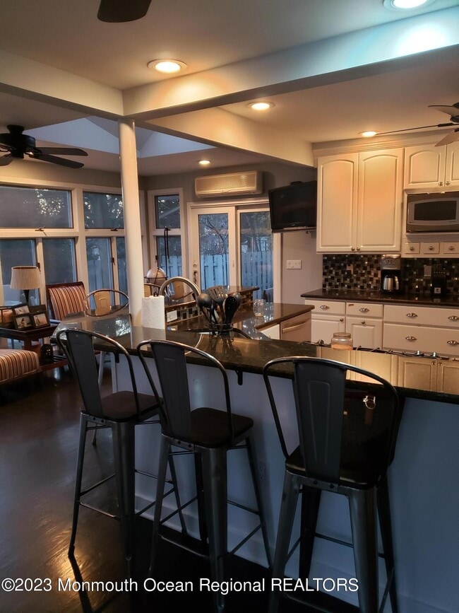 Building Photo - 103 Poe Ave