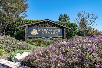 Building Photo - 348 Miraleste Dr