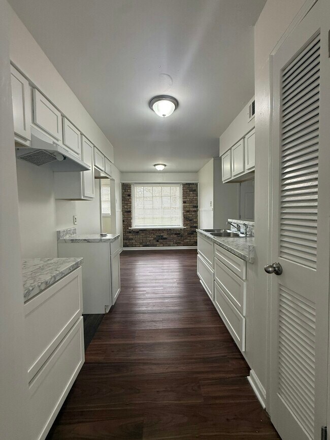 Foto del edificio - 5512 Cottonwood Rd