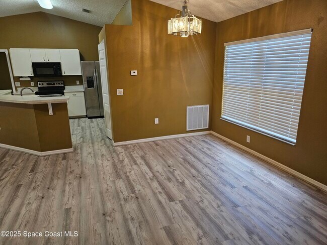 Foto del edificio - 1539 Glencove Ave NW