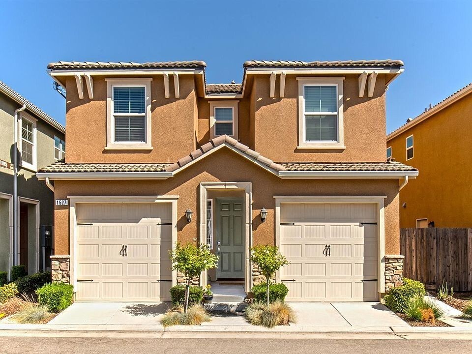 Primary Photo - Clovis 3 BED AN 2.5 BATH GREAT HOME FOR YOU