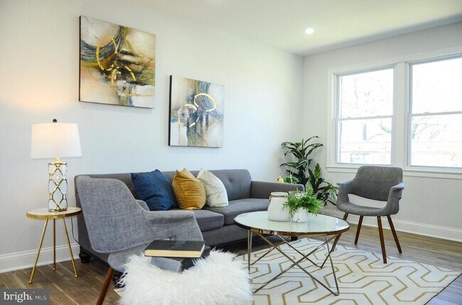 Foto del edificio - 4913 Just St NE