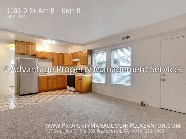 Building Photo - Bright 2 bed/1 bath 738 sq ft Apartment Ju...