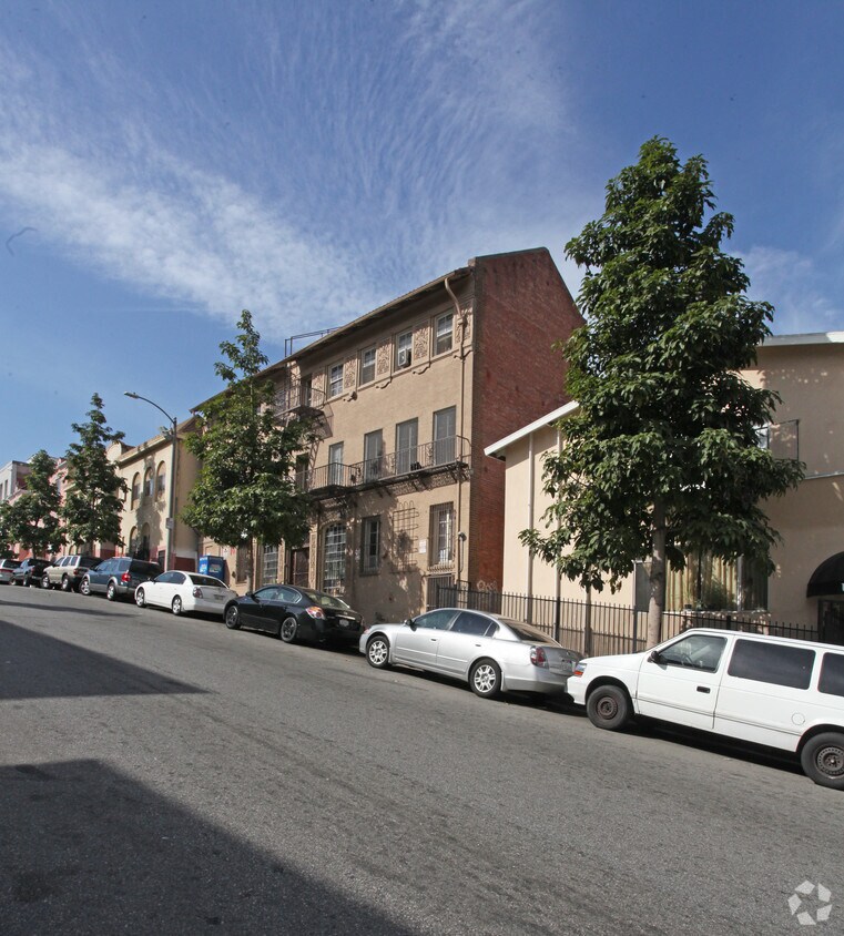 Building - 415 Union Dr