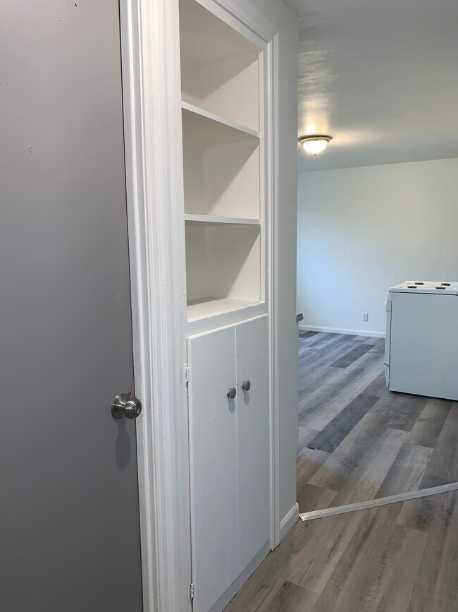 Foto del edificio - 1420 Downing Ct NE