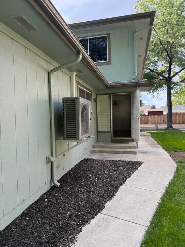 Building Photo - 623 Pine Meadows Dr