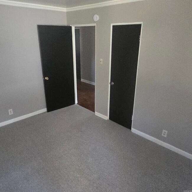 Foto del edificio - 32 Belmont Dr