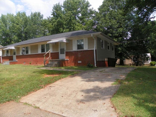 Building Photo - 3401 Martin Ave