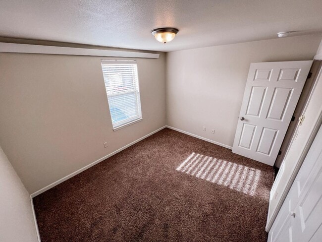 Building Photo - 2939 Aspen Dr