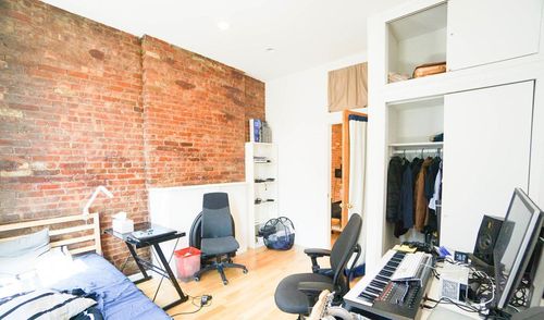 Foto principal - 208 E 5th St