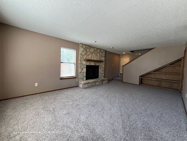 Building Photo - 2104 NW Rowena Terrace