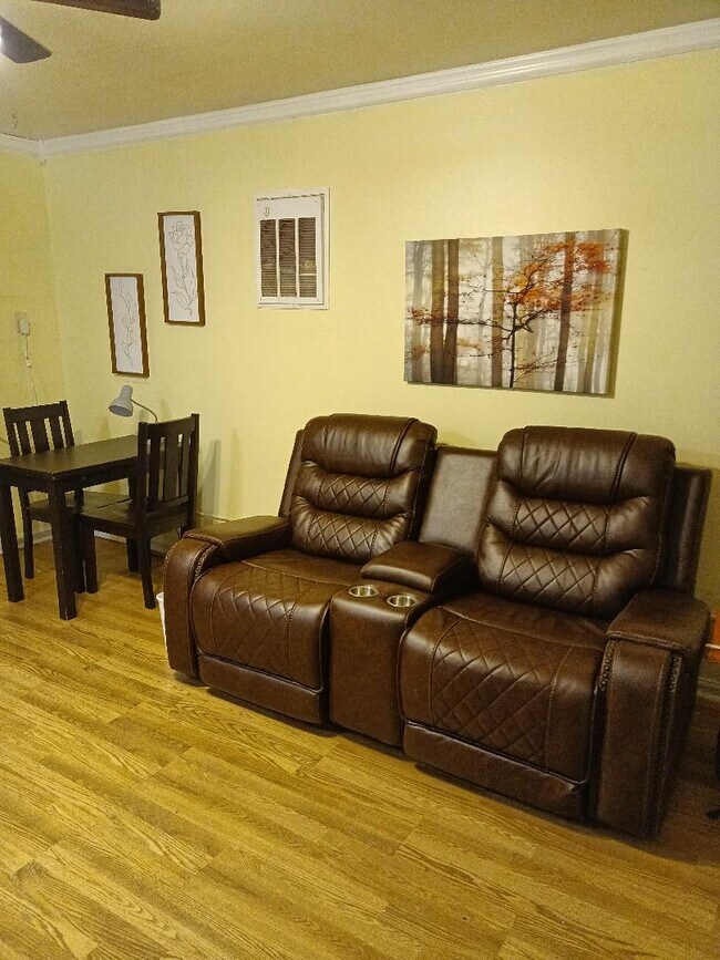 Foto del edificio - 5191 Wax Wing Ln