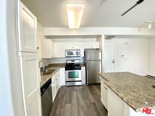 Building Photo - 100 S Alameda St