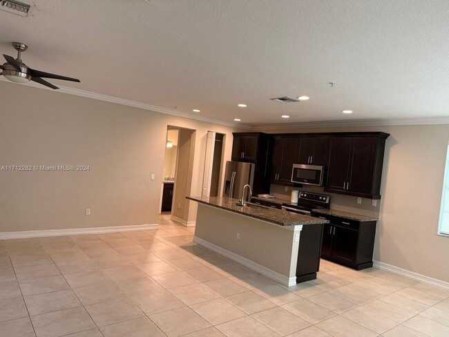 Foto del edificio - 11558 SW 13th Ct