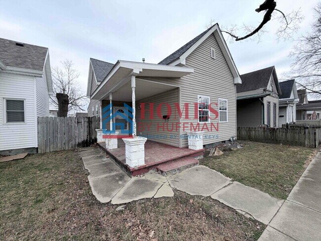 Building Photo - Three Bedroom House | Move-in Ready!