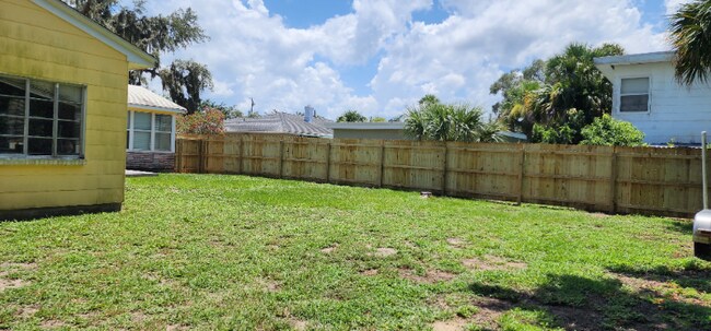 Building Photo - 128 8th St