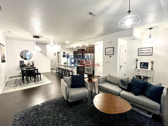 Building Photo - 5676 Shamrock Heights