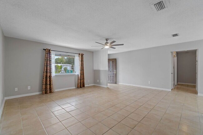 Foto del edificio - 212 Squirrel Haven Rd
