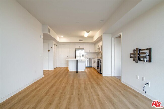 Foto del edificio - 12655 Bluff Creek Dr