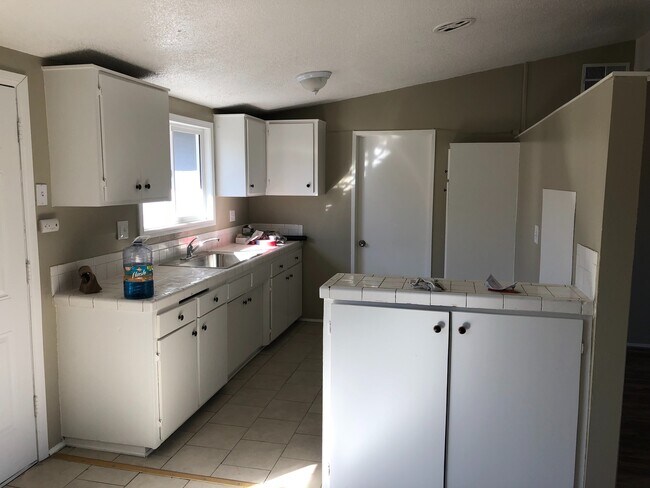 Foto del edificio - 3138 E Ave Q4