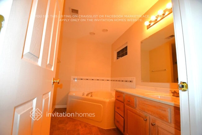 Building Photo - 3862 Pathfinder Ln
