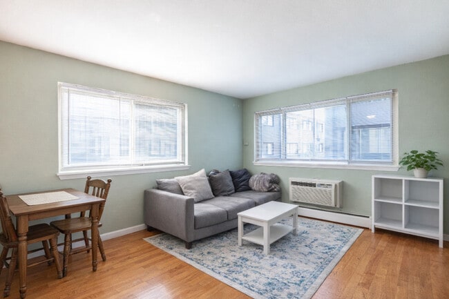 Foto del edificio - Stadium Village Apartments