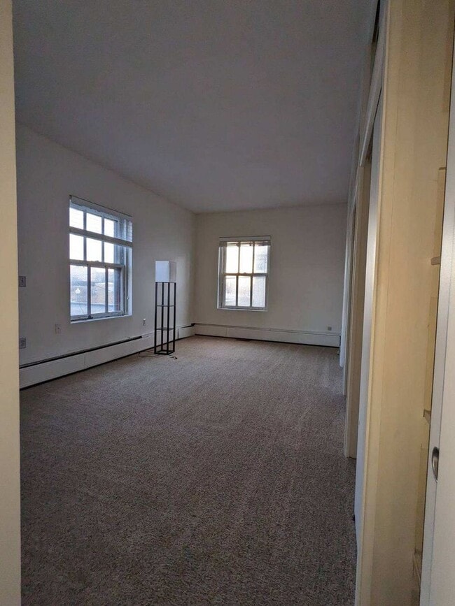 Building Photo - Awesome Downtown Apartment