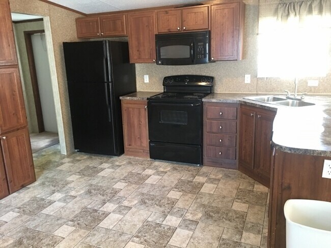 Building Photo - 2009 Model 3 Bedroom 2 Bath Mobile Home