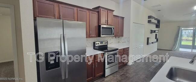 Foto del edificio - 8238 Meadow Walk Ln