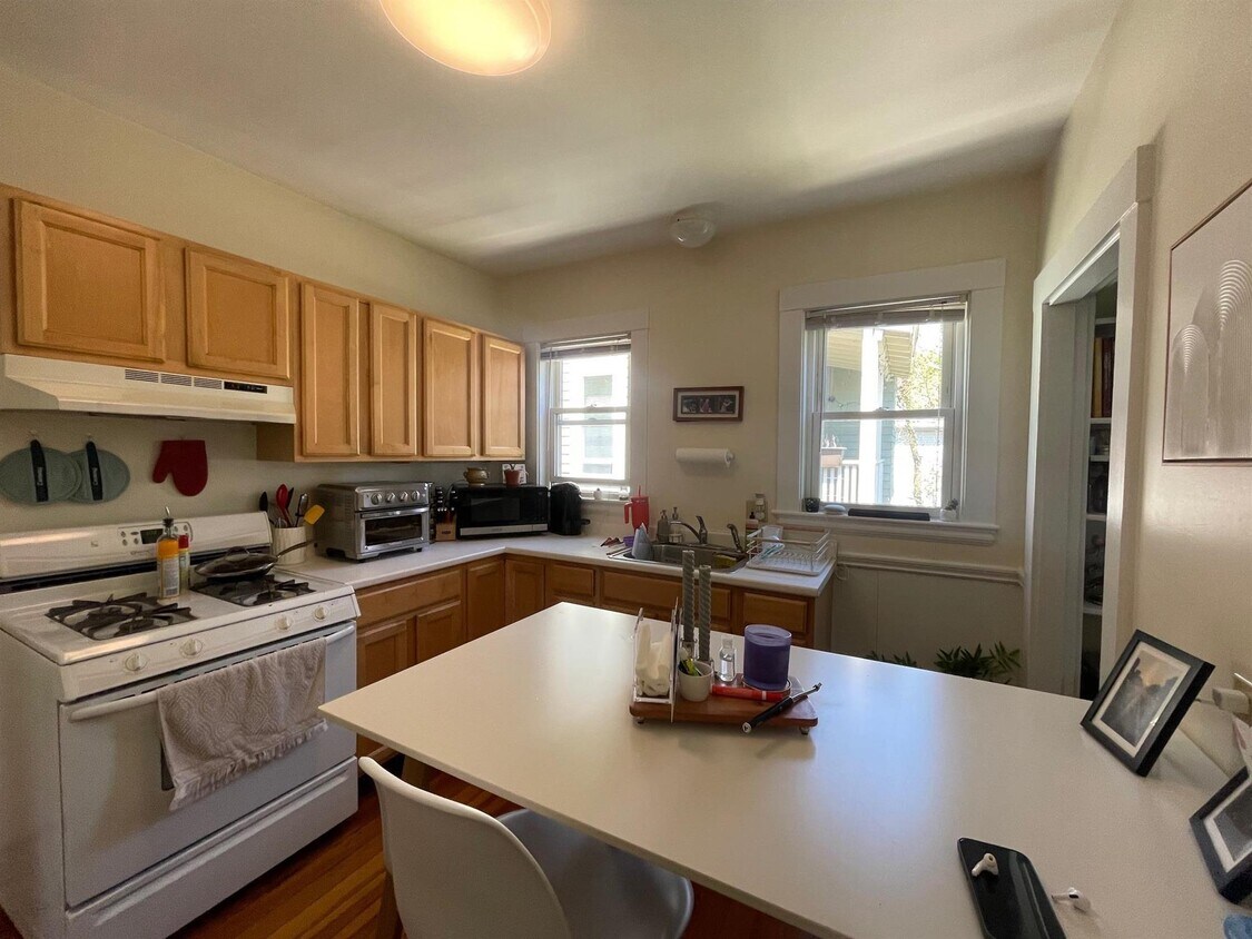 Primary Photo - 15 Belmont Sq