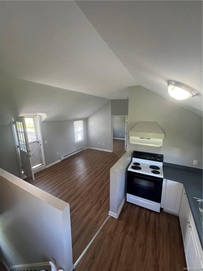 Building Photo - 10 Mulberry Ln