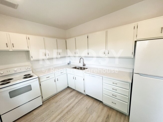 Building Photo - 4192 W Pondview Dr
