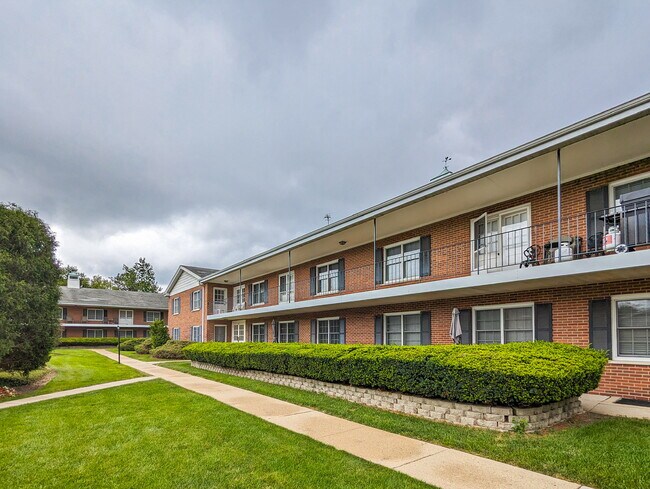 Building Photo - 2812 Dundee Rd