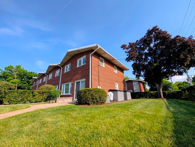 Building Photo - 630 Hibbard Rd