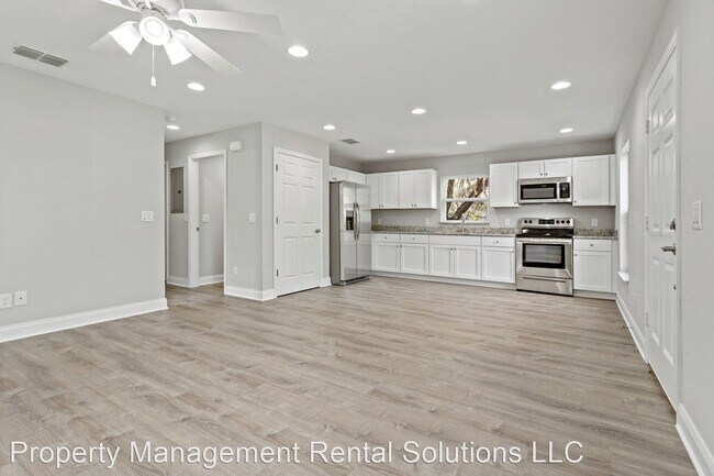 Building Photo - 3 br, 2 bath House - 715 Ave S NE