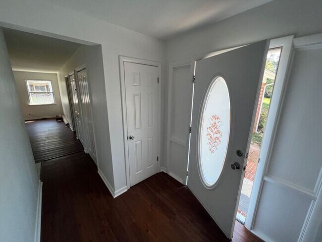 Building Photo - Scenic Heights - 3 Bedroom, 2 Bathroom