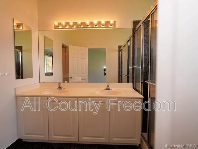 Foto del edificio - 8331 Vía Serena