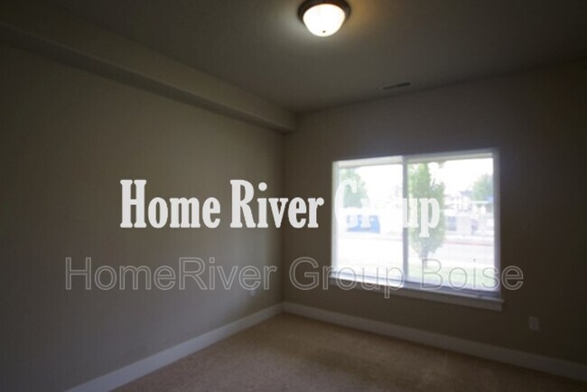 Foto del edificio - 16686 N Profit Cir