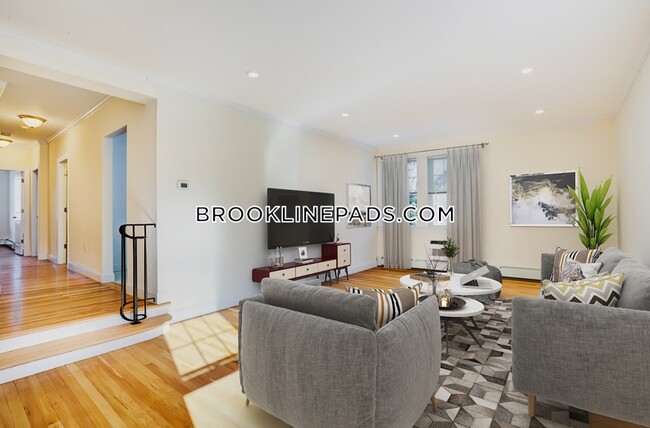 Building Photo - 1539 Beacon St