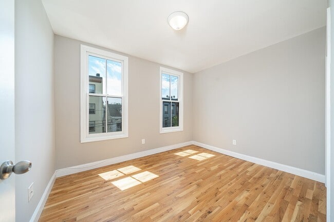 Building Photo - 348 8th St