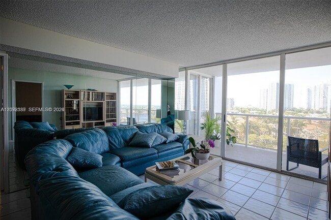 Building Photo - 3701 N Country Club Dr
