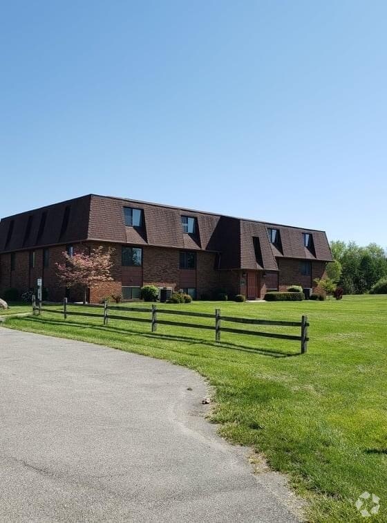 Building Photo - 246 Edgebrook Ln