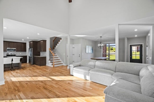 Building Photo - Gated Golf Course Community