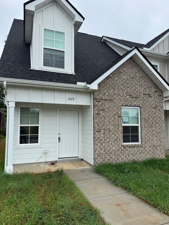 Building Photo - 209 Mountaindale Dr