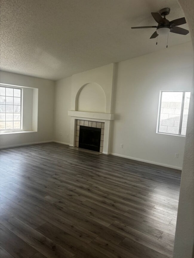 Foto del edificio - 4439 N 85th Dr