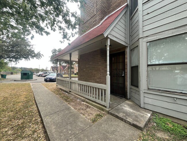 Foto del edificio - 6314 Cambridge Dr